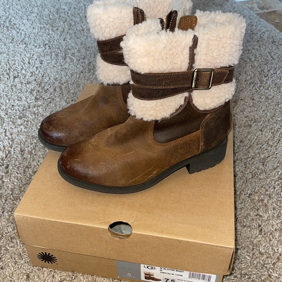 UGG Blayne Boot III size 7.5 Womens boots - Picture 4 of 9